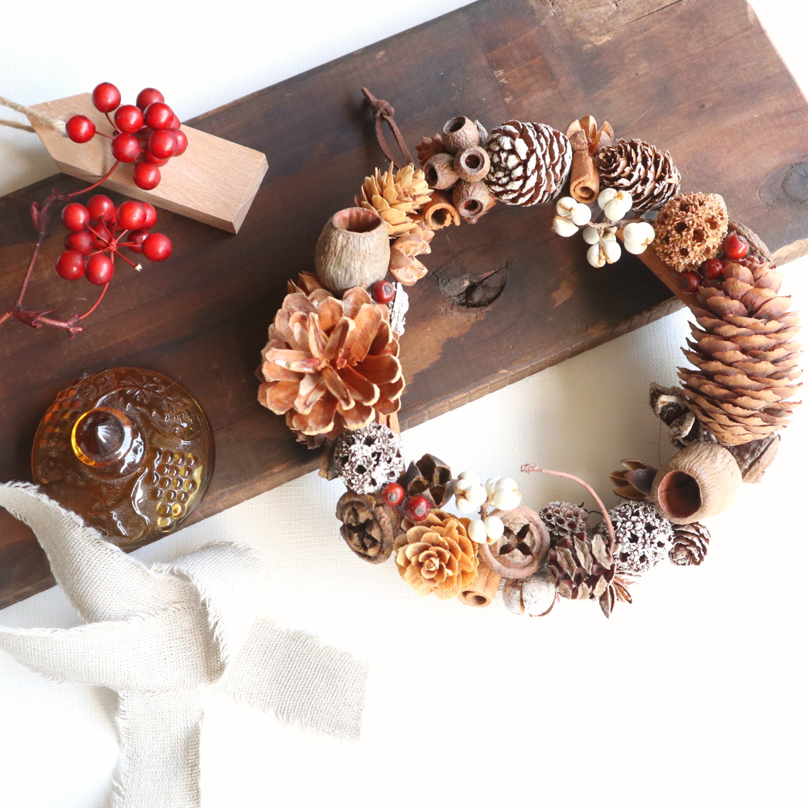 オリジナルリースブラウンL 木の実の秋リース リース viento 通販 18192899｜Creema(クリーマ)