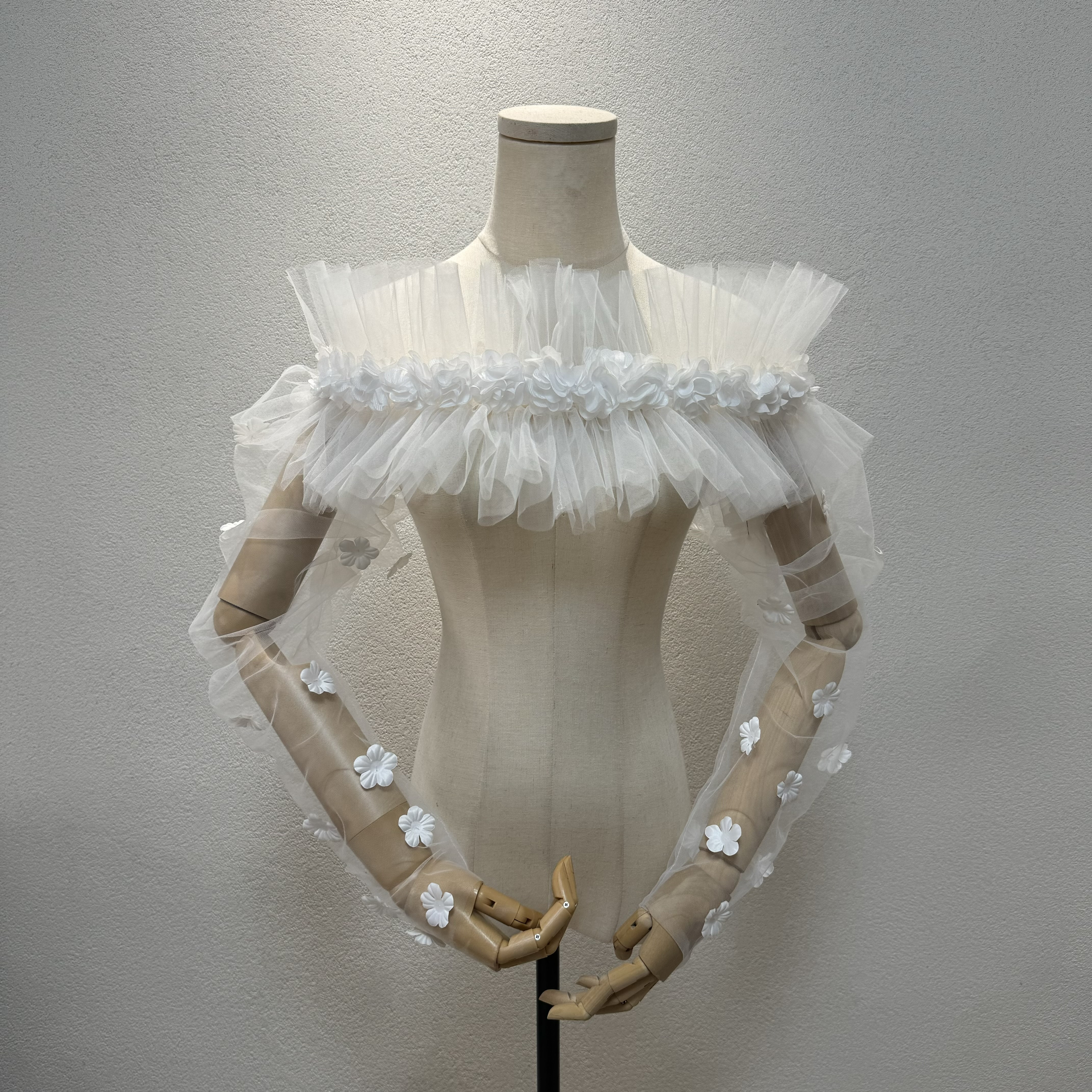 美品！ふんわりチュール　シースルー袖　二の腕カバー　オーダーメイド可能エレガント花飾り　カラー変更可演奏会/お呼ばれ前撮 9,065円