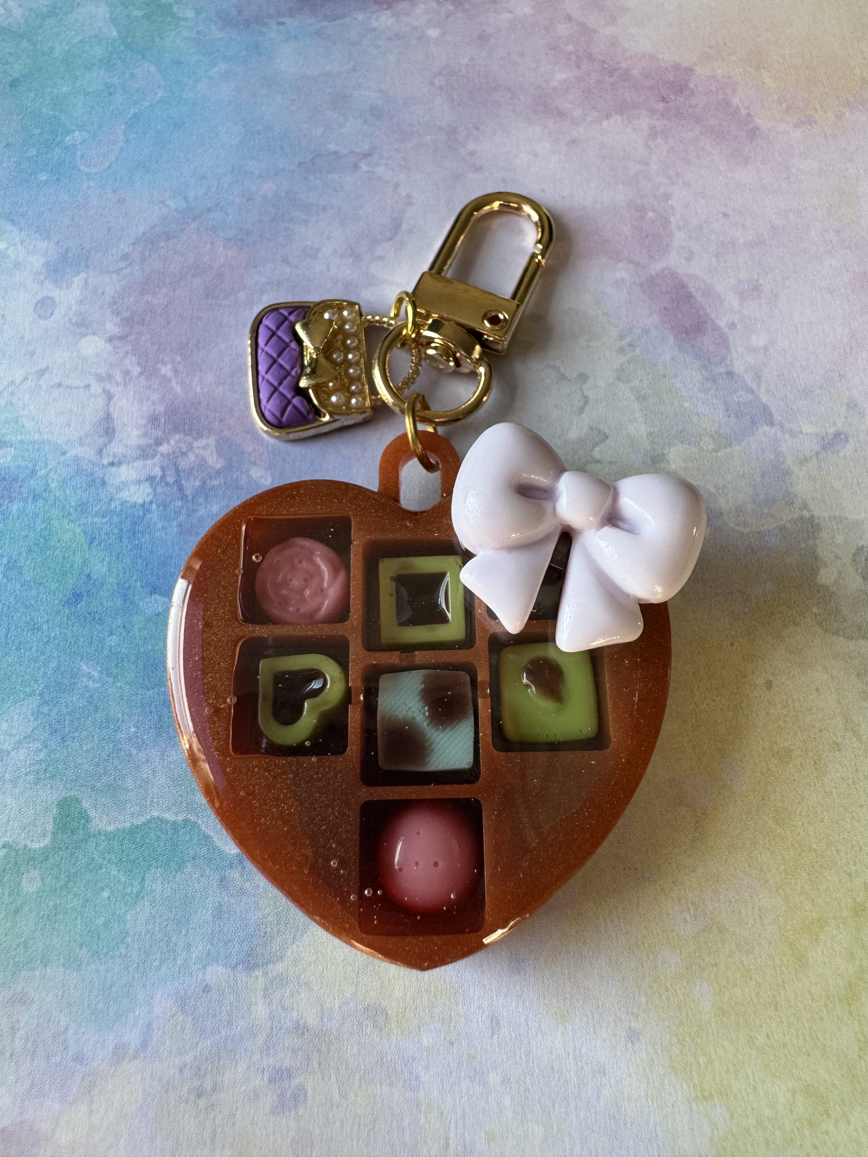 レジンキーホルダー シャカシャカキーホルダー くまちゃんのチョコボックス