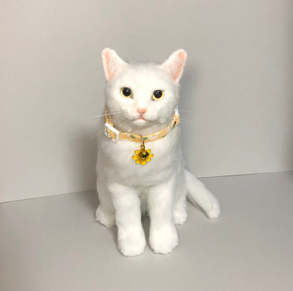 羊毛フェルトとフェイクファーの白猫ぬいぐるみ【ハンドメイド 盛っ
