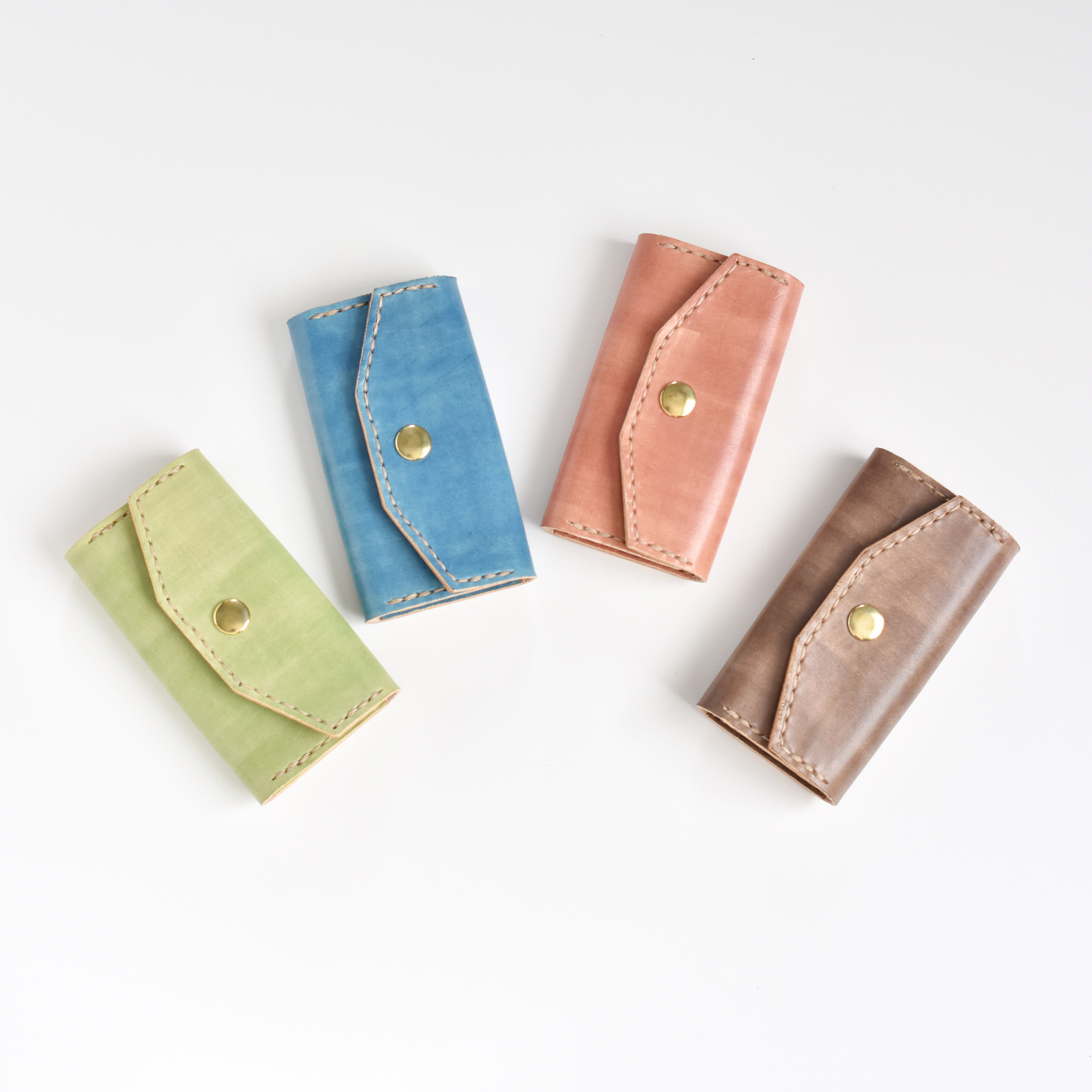 革の手染めケース 「シンプルたち（キーケース）」