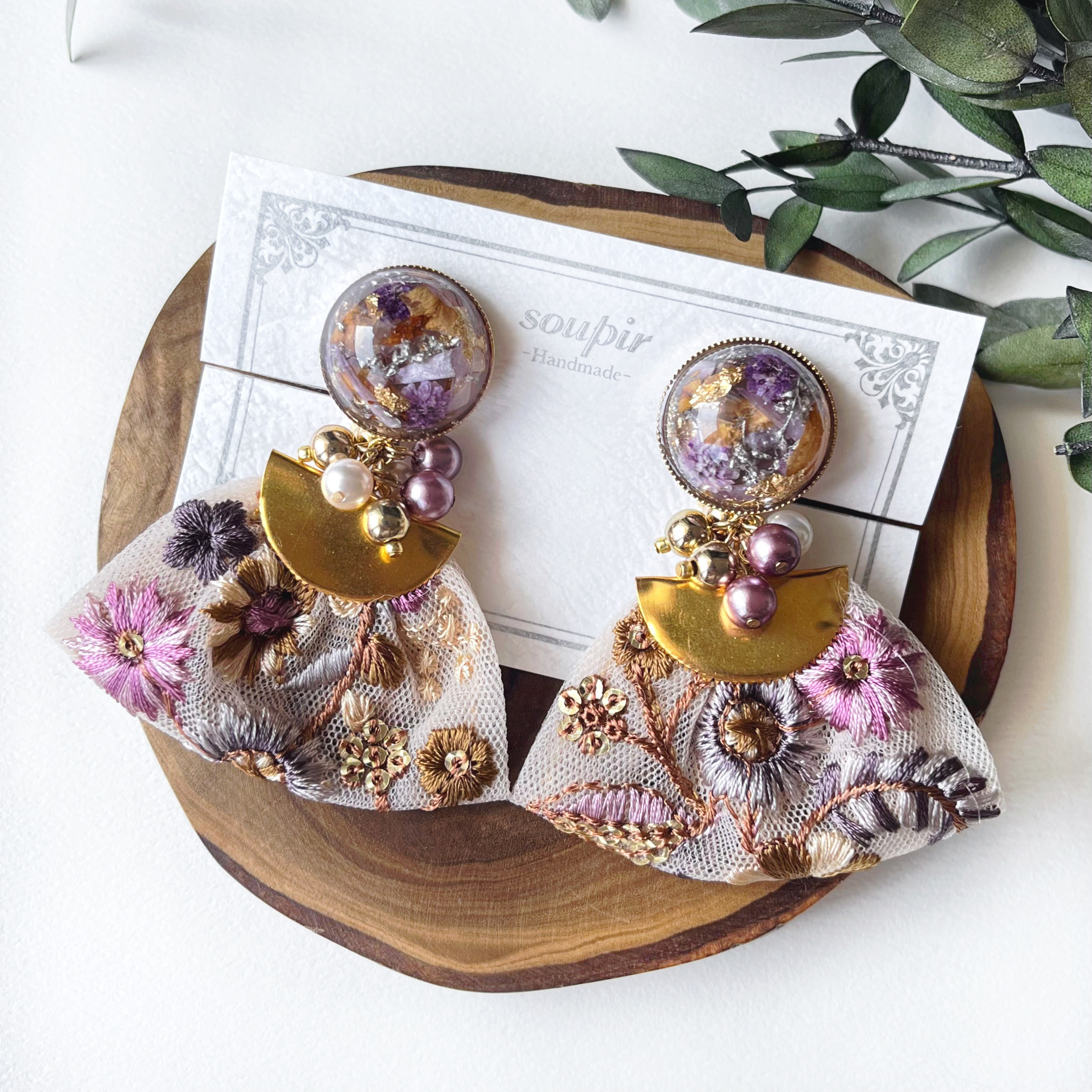 【993】リボンとブーケとタッセルのピアス／イヤリング 993】リボンとブーケとタッセルのピアス／イヤリング