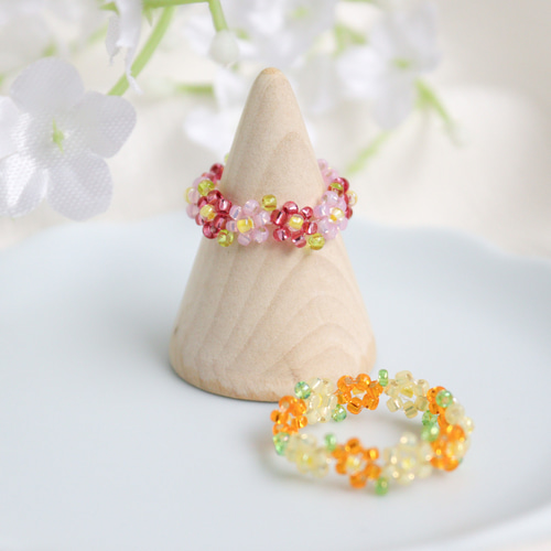 ビーズリング ✧ コスモス ✧ 小さなお花のぷちリング (指輪) 指輪