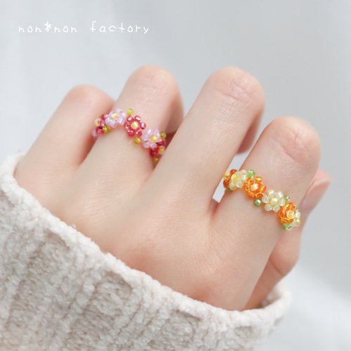 ビーズリング ✧ コスモス ✧ 小さなお花のぷちリング (指輪) 指輪