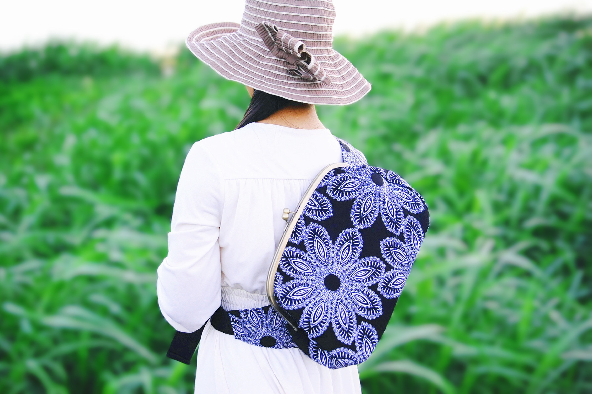 肩紐幅広5cm☆ブラック⭐︎軽量☆肩こりしない☆ビッグサイズがま口ボディバッグ☆レディース☆メンズ☆斜め掛け☆軽いバッグ