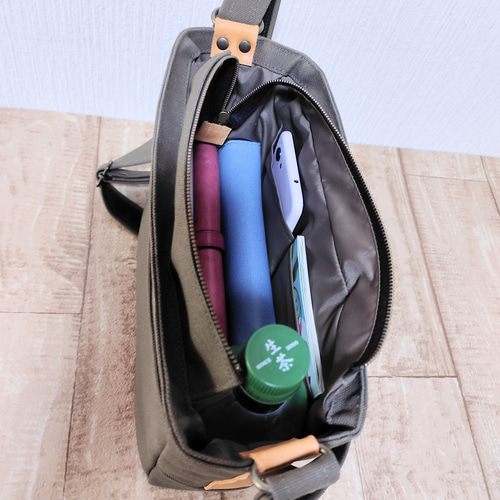 メッセンジャーショルダーバッグ（オールドカーキ） ショルダーバッグ