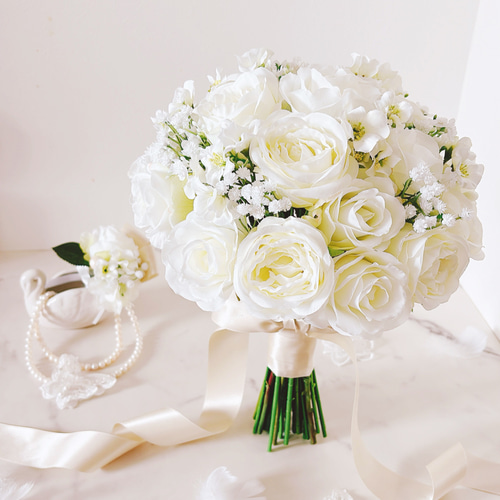 wreath bouquet 06 造花ブーケ ホワイト・グレー ホワイトローズとカスミソウのクラッチブーケ ウエディング