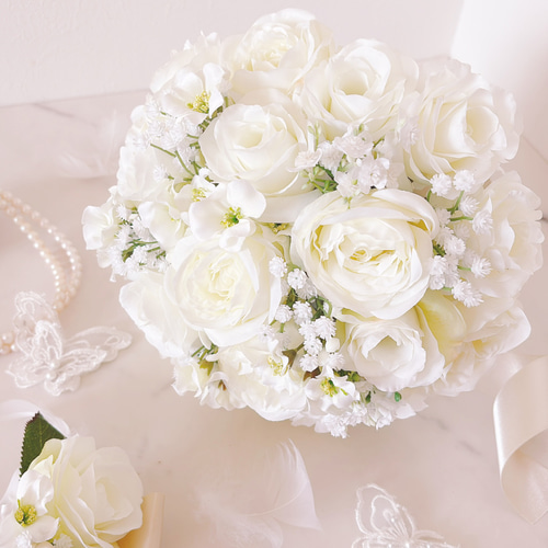【期間限定値下げ中！！！】ホワイトローズとカスミソウのブーケ ホワイトローズとカスミソウのクラッチブーケ ウエディングブーケ