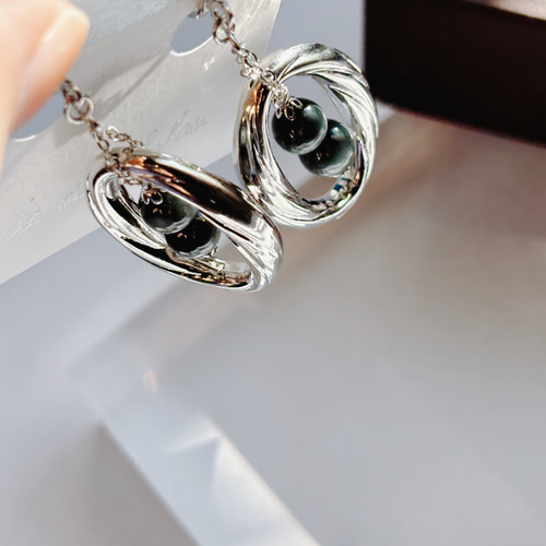 大ぶり輪の中の天然石イヤリング グレータイガーアイ 天然石