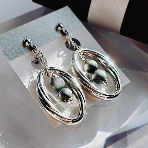 大ぶり輪の中の天然石イヤリング グレータイガーアイ 天然石