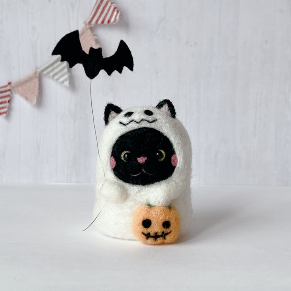 ‼️専用‼️‼️ 羊毛フェルト　ハロウィン　猫　タペストリー　ハンドメイド　インテリア 受注制作（ハロウィン）おばけの被りもの黒猫ちゃん⑥大きい