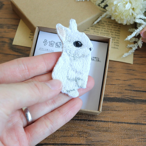 うさぎ図鑑】ドワーフホト／刺繍ブローチ その他雑貨 Shijimi