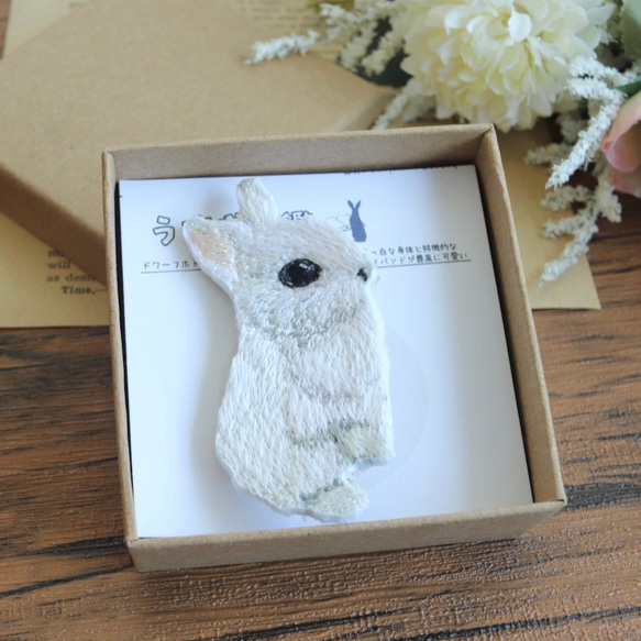 うさぎ図鑑】ドワーフホト／刺繍ブローチ その他雑貨 Shijimi Factory