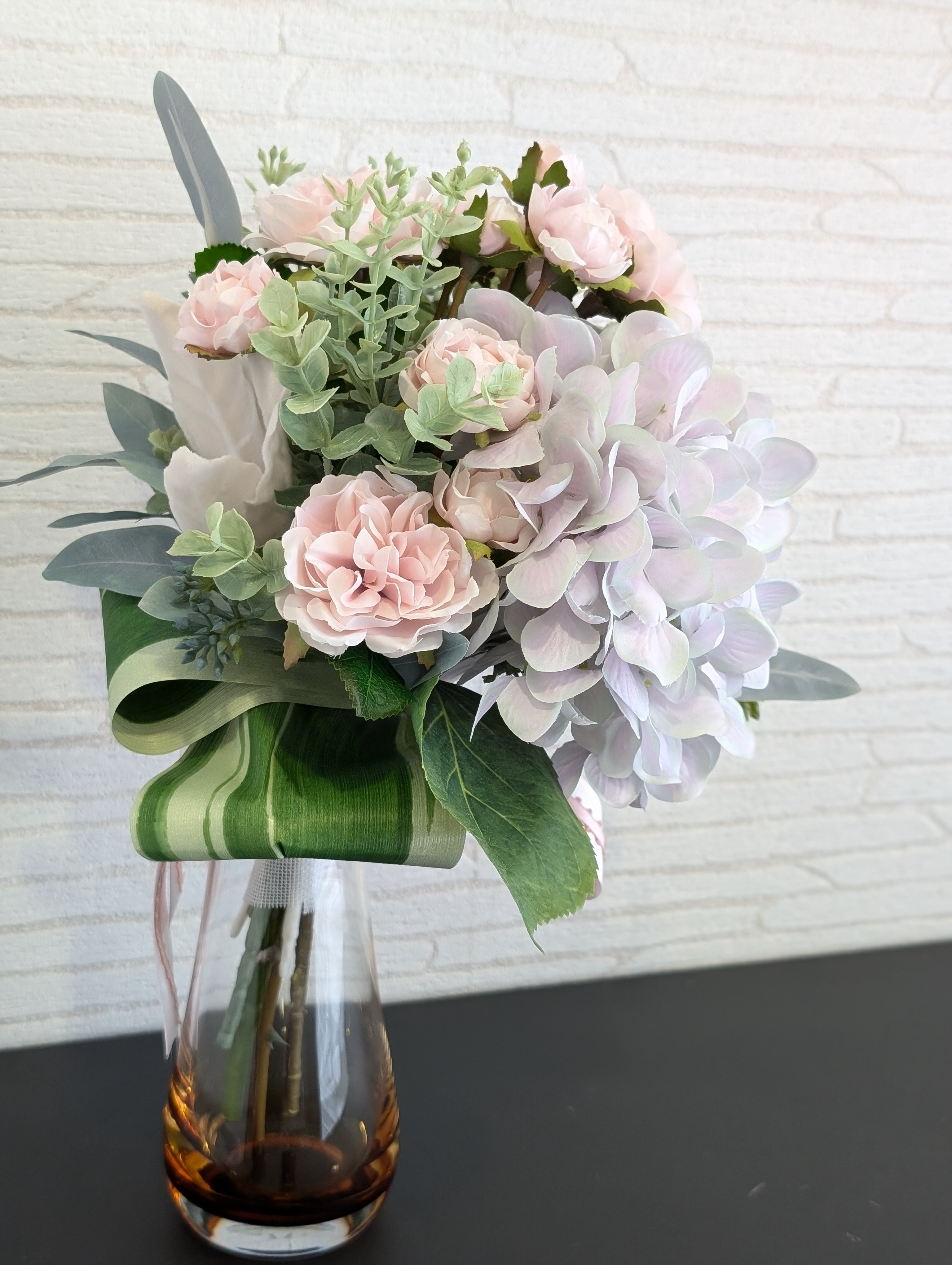 どこから見ても美しい！くすみ色のお花がエレガントなアレンジメント　ブーケ　花束　インテリア