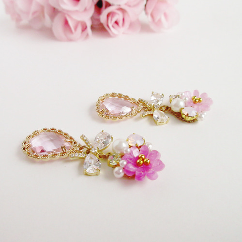 再販】秋桜ビジューとキラキラリボン イヤリング ピアス 花