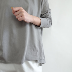 コットン100Aラインフレアーカットソー〈ニュアンスブラウン〉 4枚目の画像