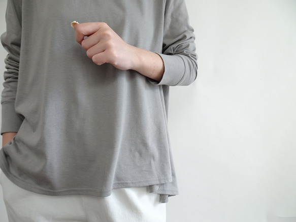 コットン100Aラインフレアーカットソー〈ニュアンスブラウン〉 4枚目の画像