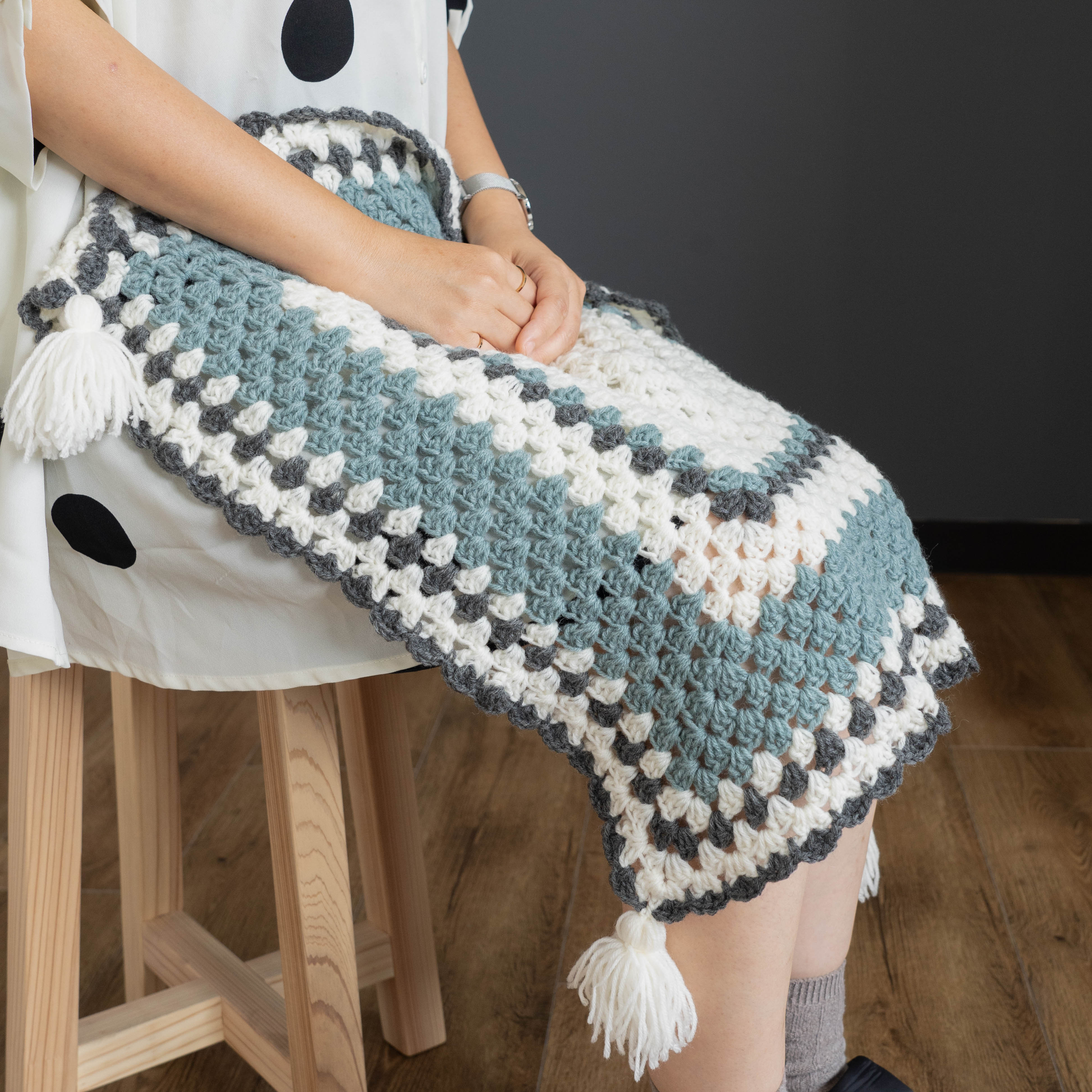 ハンドメイド 毛糸のレインボーブランケット