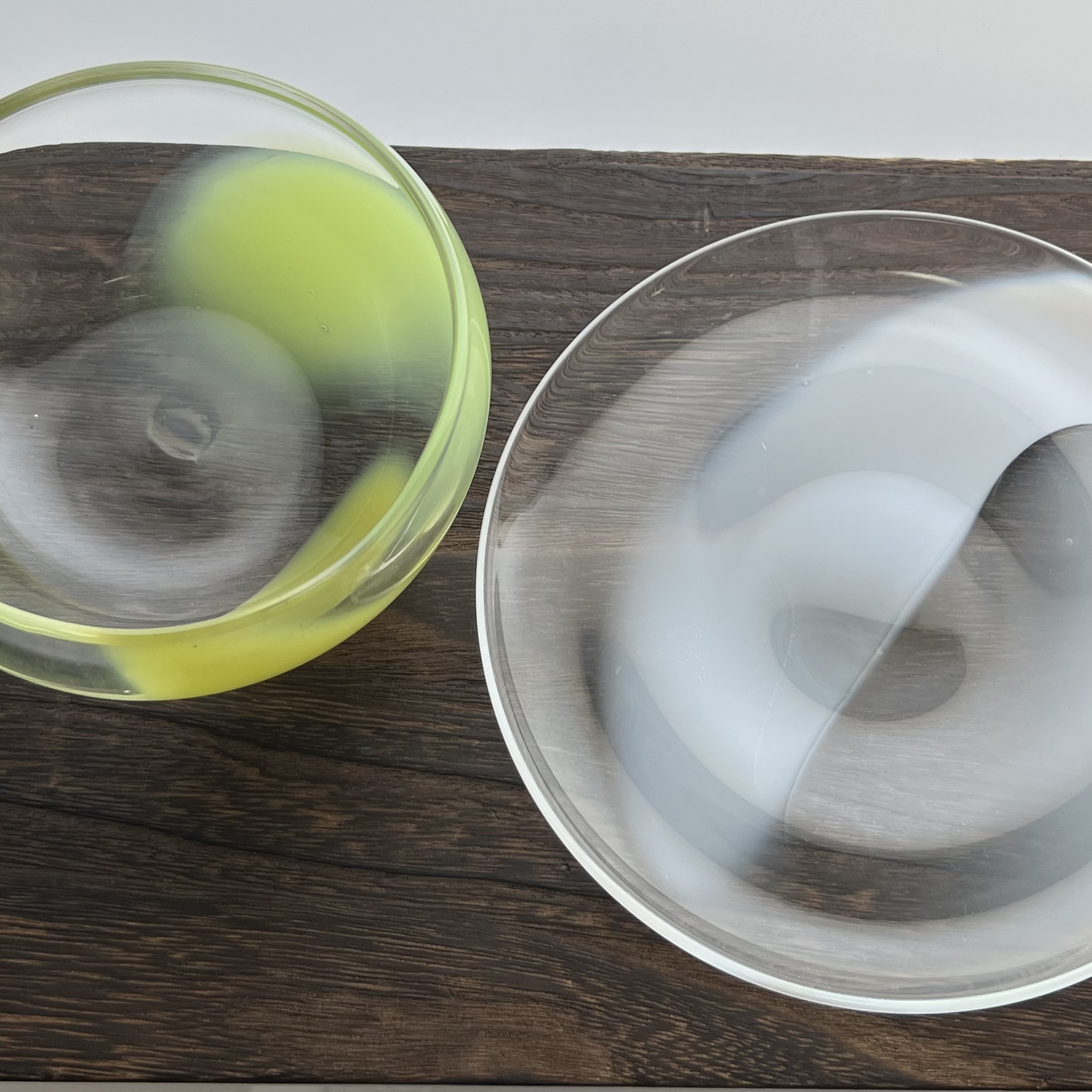 +yuragi no.23  milky way  white plate& yellow bowl set