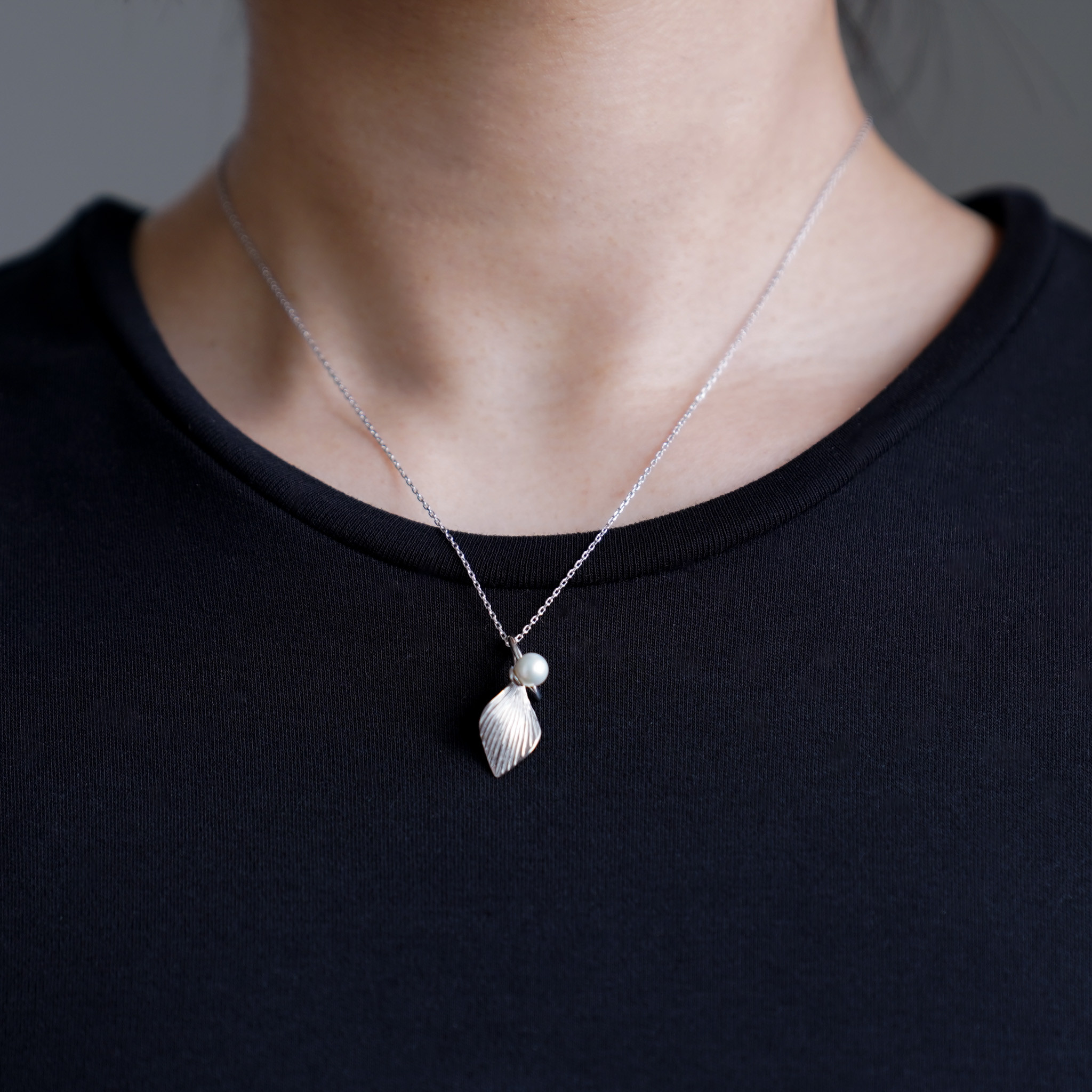 リーフとパールのネックレス シルバー《送料無料》