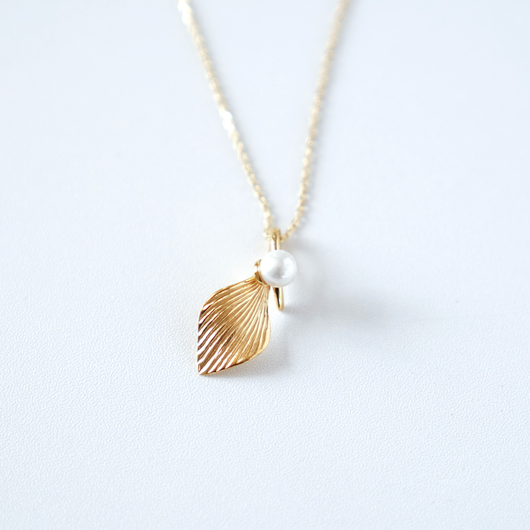 リーフとパールのネックレス ゴールド《送料無料》