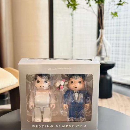 ベアブリック BE@RBRICK グリーティング結婚 4 PLUS 400％ BE@RBRICK グリーティング結婚 4 PLUS 400％ 100% セット