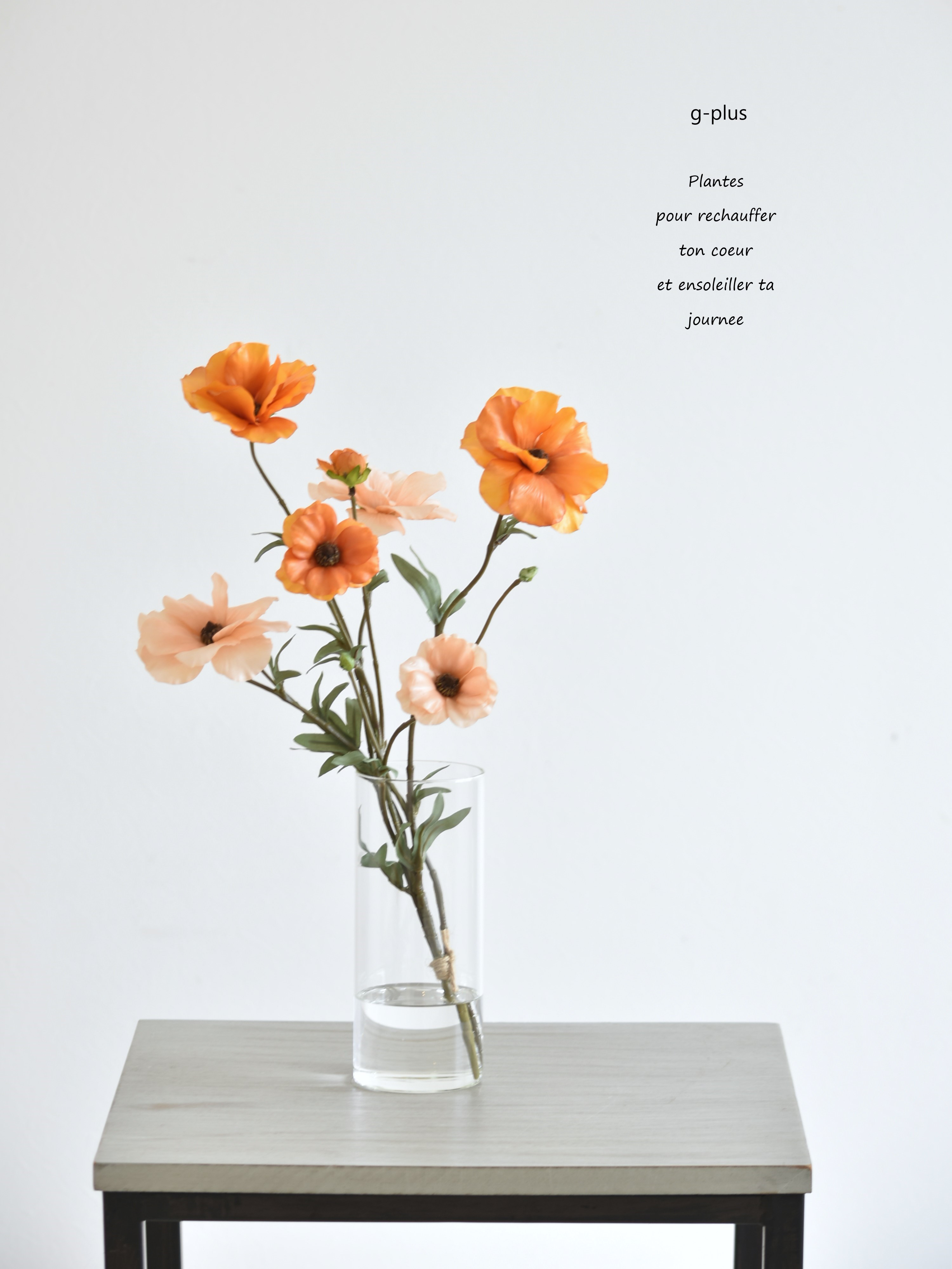 咲き続けるラナンキュラス(ラックス　オレンジ＋ピーチ)のマジカルウォーター　癒しのフラワーインテリア