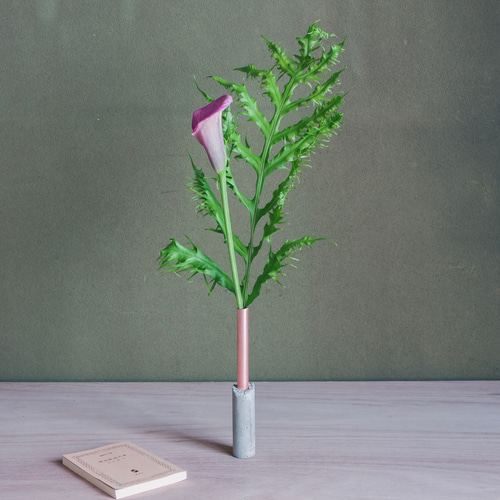 tutu」銅管とコンクリートの一輪挿しをsickに綺麗を長く。 一輪挿し