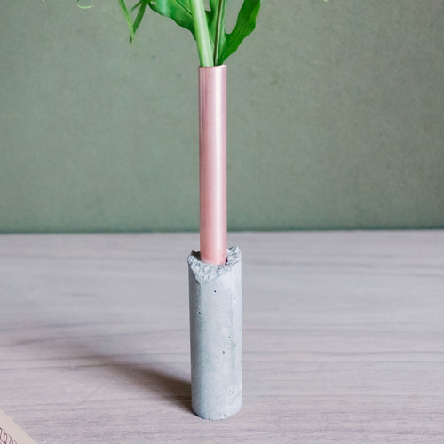 tutu」銅管とコンクリートの一輪挿しをsickに綺麗を長く。 一輪挿し