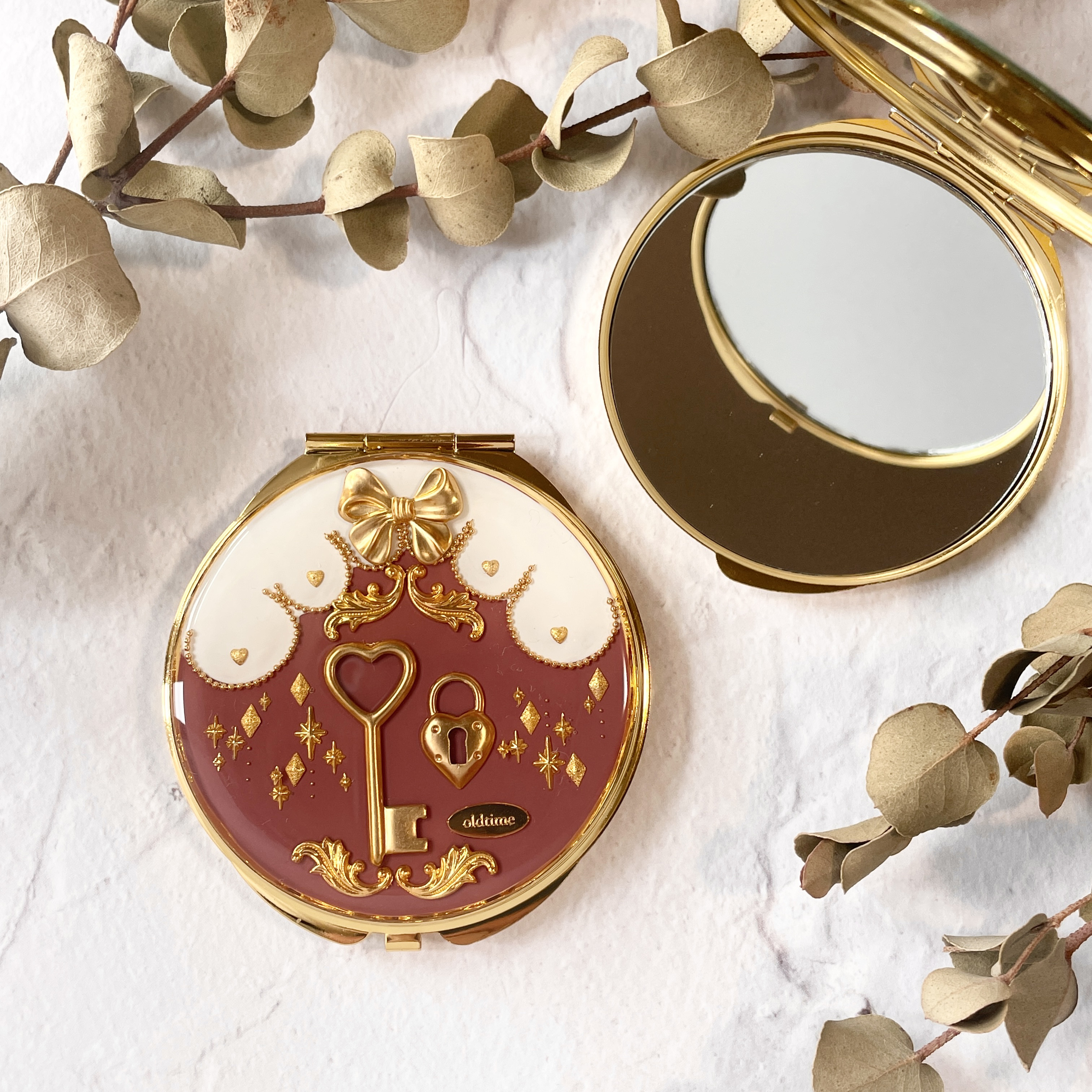 【丸型ミラー】秘めたる恋心／両面ミラー　鏡　コンパクト　レジン　（無料ギフトラッピング）