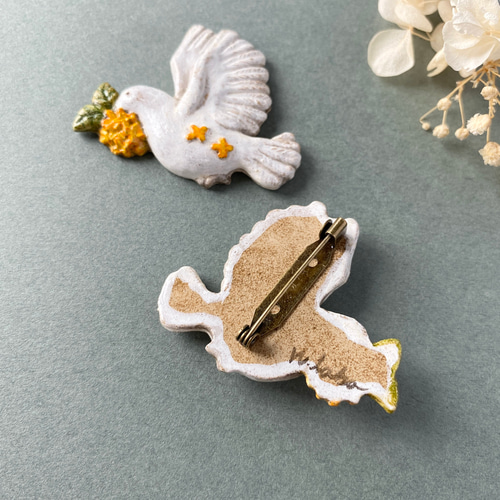 鳩と金木犀 陶土ブローチ ブローチ Topo Brown 通販 18198814｜Creema