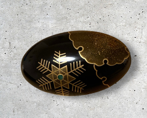 優華JAPAN ］ 輪島塗ブローチ 黒塗 雪華蒔絵 ブローチ あーと・きよの