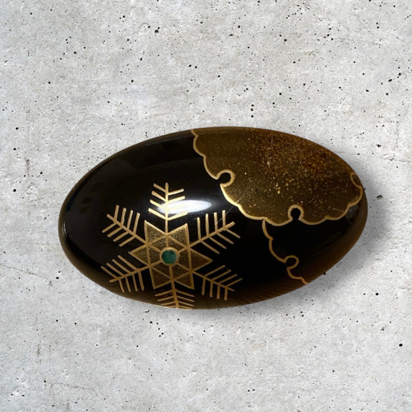 優華JAPAN ］ 輪島塗ブローチ 黒塗 雪華蒔絵 ブローチ あーと