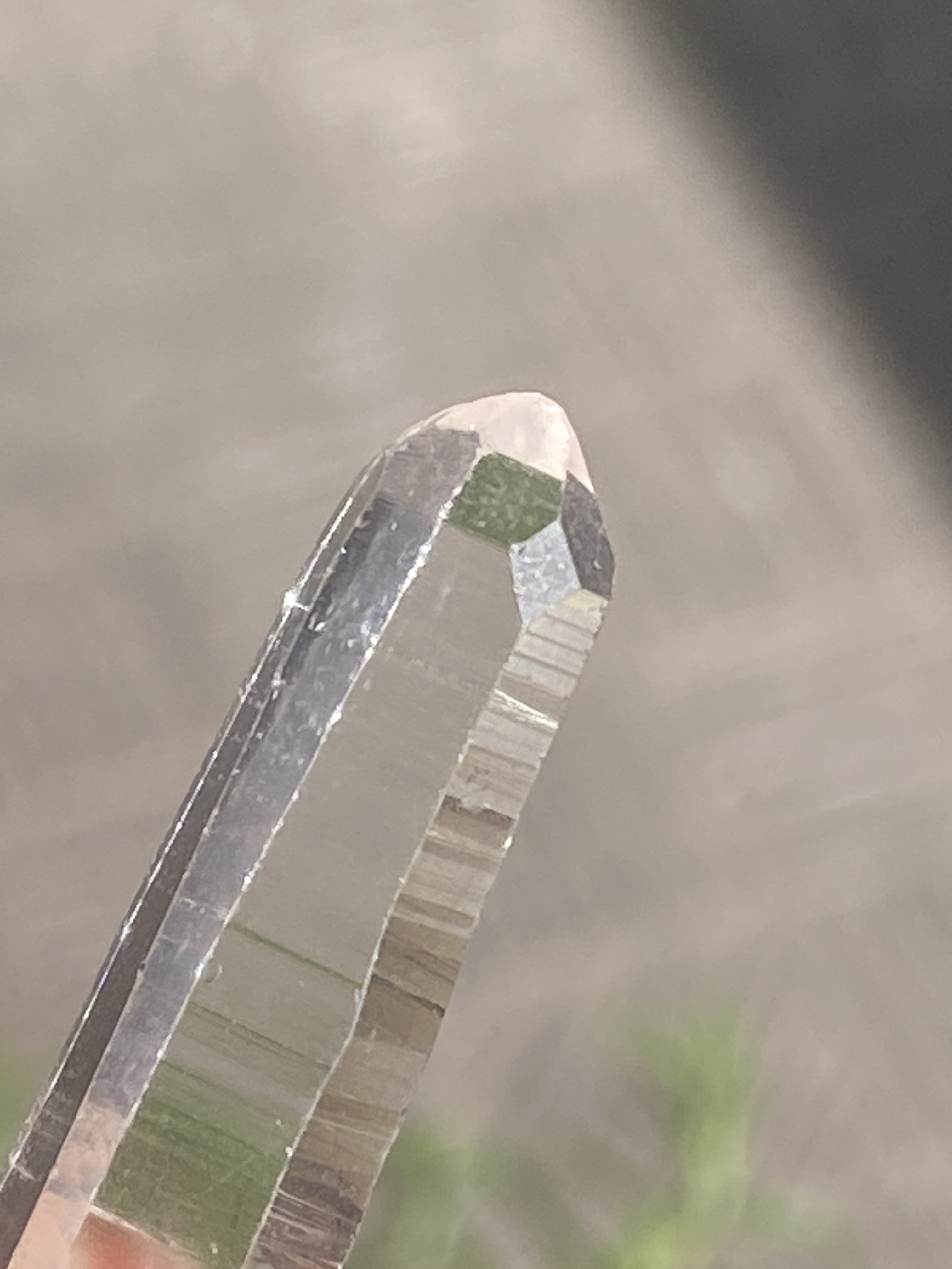 イシスとウィンドウを持つレムリアムクォーツ ポイント ブラジル産 ペンダント 原石 天然石 天然色