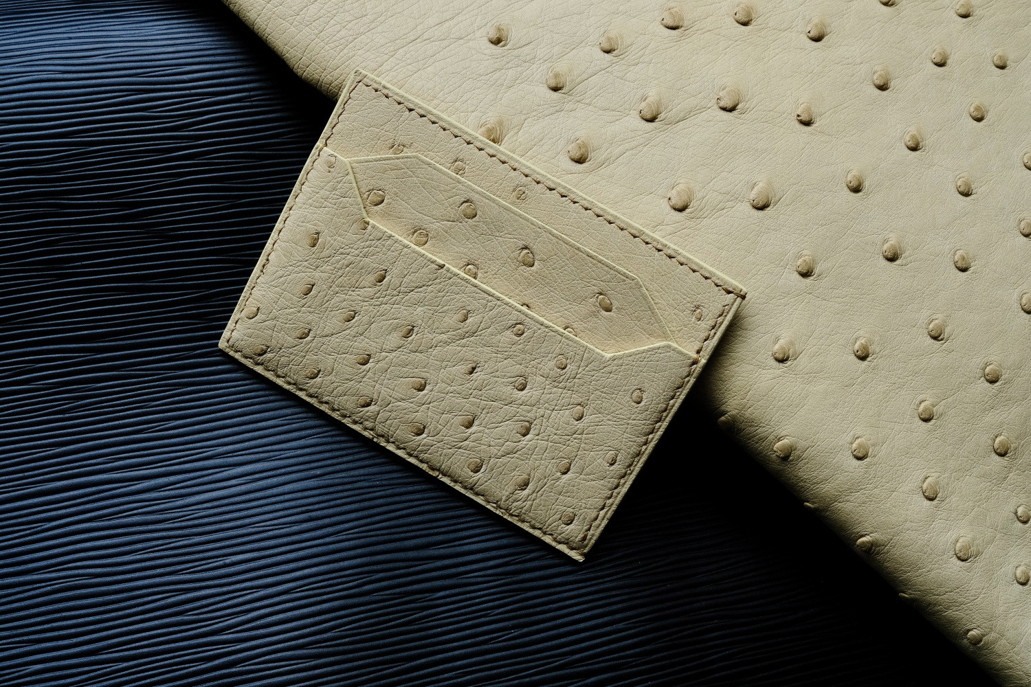 オーストリッチレザー使用カードケース　手縫い商品