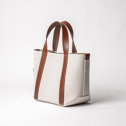 輕量結實的棉麻帆布和義大利製皮革的托特包【原色 / ecru】可以選擇尺寸 第8張的照片