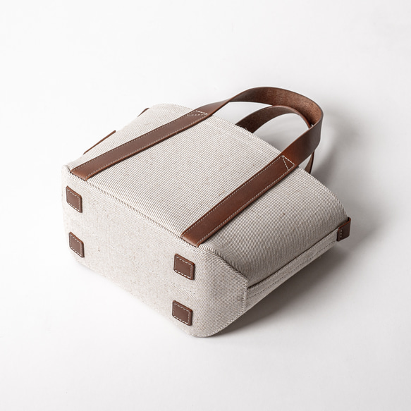 輕量結實的棉麻帆布和義大利製皮革的托特包【原色 / ecru】可以選擇尺寸 第10張的照片