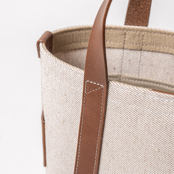 輕量結實的棉麻帆布和義大利製皮革的托特包【原色 / ecru】可以選擇尺寸 第17張的照片