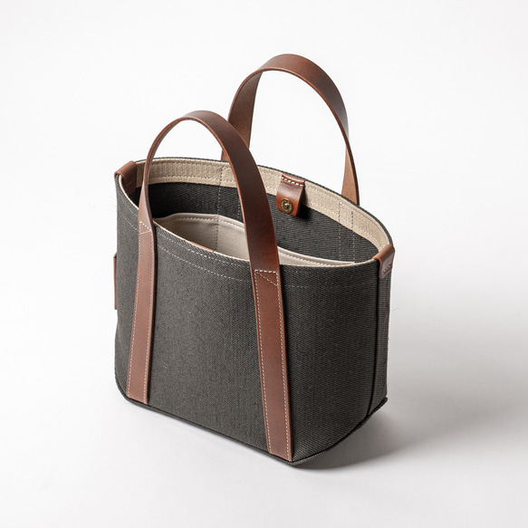 2サイズから選べる 倉敷の綿麻帆布で仕立てたレザーハンドルトート(カーキ Khaki) 6枚目の画像