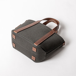 2サイズから選べる 倉敷の綿麻帆布で仕立てたレザーハンドルトート(カーキ Khaki) 7枚目の画像