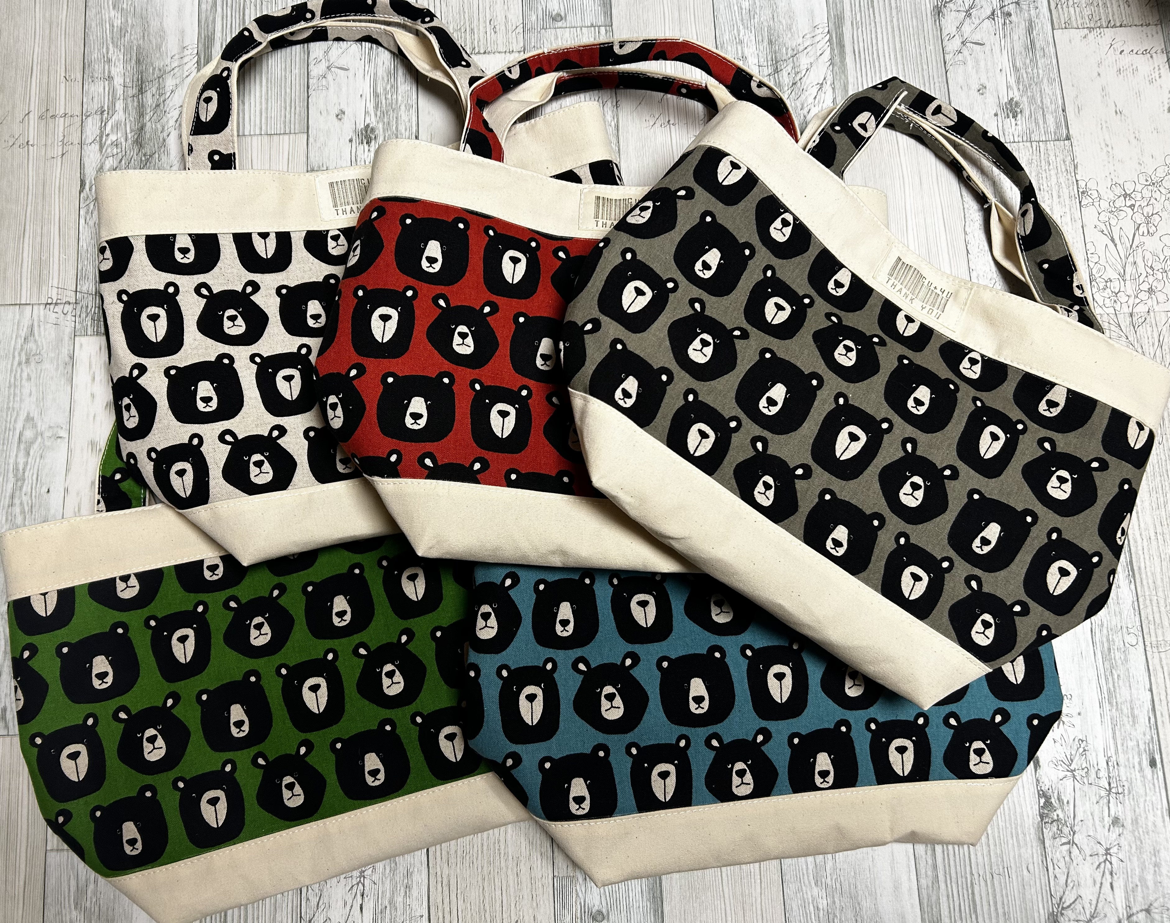 トートバッグ TANTA クマと赤い星のデザイン