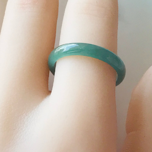 R50-0032］ ジェイド JADE ヒスイ 本翡翠 くりぬき リング 天然石 一点