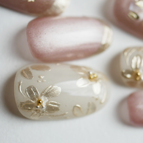 No.64 ピンクベージュマグネット×ミラーフラワー オーダーネイルチップ