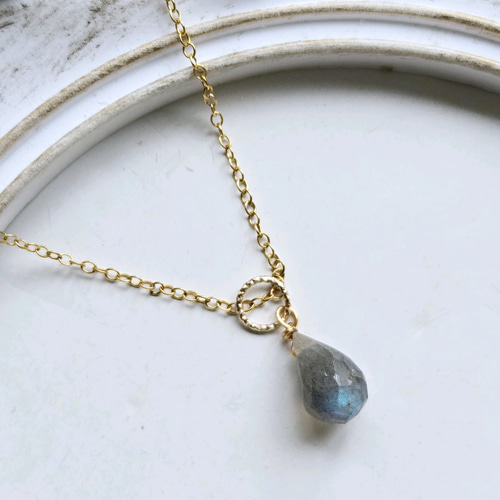 再販4・受注制作】雫 ラブラドライト の ペンダントトップ チャーム  