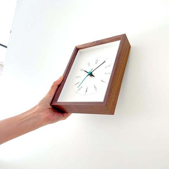 KATOMOKU dual use clock 10 ウォールナット km-147WRC 置き掛け兼用時計 静音 電波 6枚目の画像