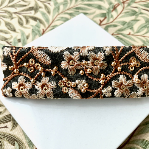 インド刺繍とビーズのバレッタ カーキ バレッタ North Little Nest 