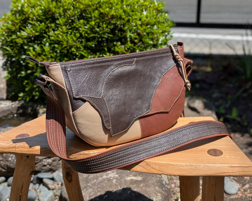 ハンドメイド　ラティーゴ牛革バッグ 32877d0b9bc869d3fa13dac120265b