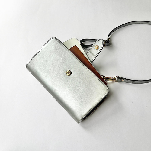 ★新品★KENZO　スマホポシェット　お財布ポシェット　牛革　長財布　シルバー 本革 スマホショルダー お財布ショルダー ママ 人気 おしゃれ