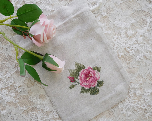 フランスアンティーク ボヴェ刺繡 花モチーフ フランス プチポアン刺繡のポーチ ローズ ポーチ Collection