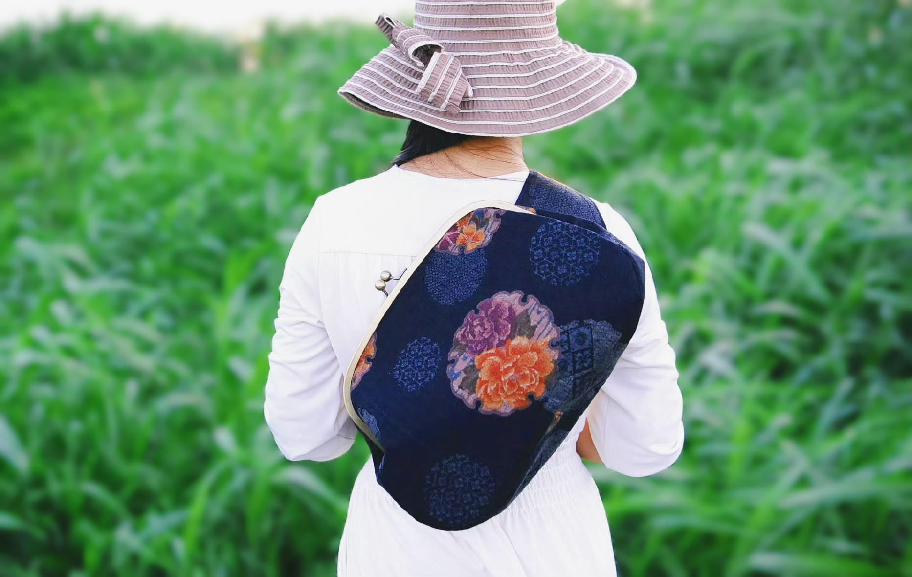 肩紐幅広5cm☆軽量☆肩こりしない☆ビッグサイズがま口ボディバッグ☆レディース☆メンズ☆斜め掛け☆軽いバッグ☆和風